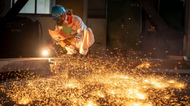 专家称，对于中国而言，“一带一路” 可以释放中国过剩的基建产能。