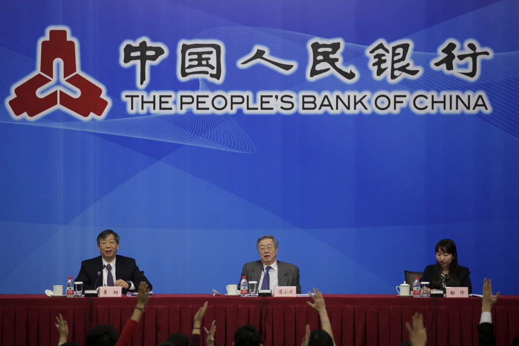 2016 年，时任中国央行行长的周小川在新闻发布会上宣布，中国将出台经济刺激措施。 Aly Song/Reuters