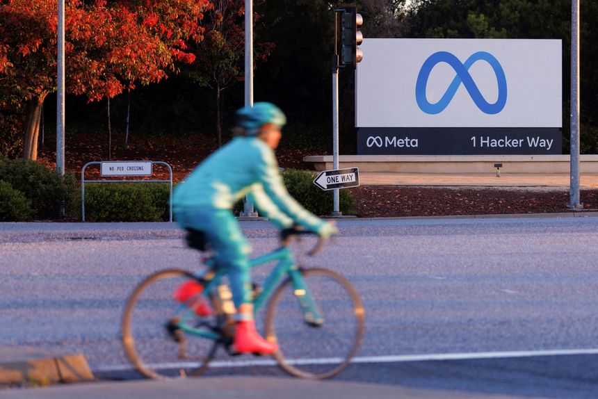 Meta 和其他社交媒体平台一直在加强对旨在左右公众舆论的协调活动的关注。图片来源：PETER DASILVA/REUTERS